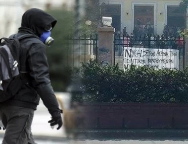 Εξάρχεια: Κουκουλοφόροι με μαχαίρια επιτέθηκαν σε Νοτιοκορεάτες τουρίστες